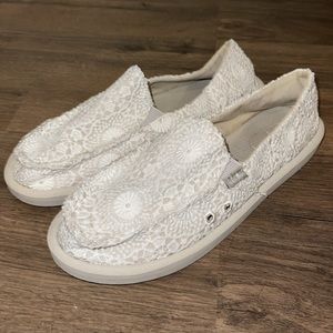 White Lace Sanuks